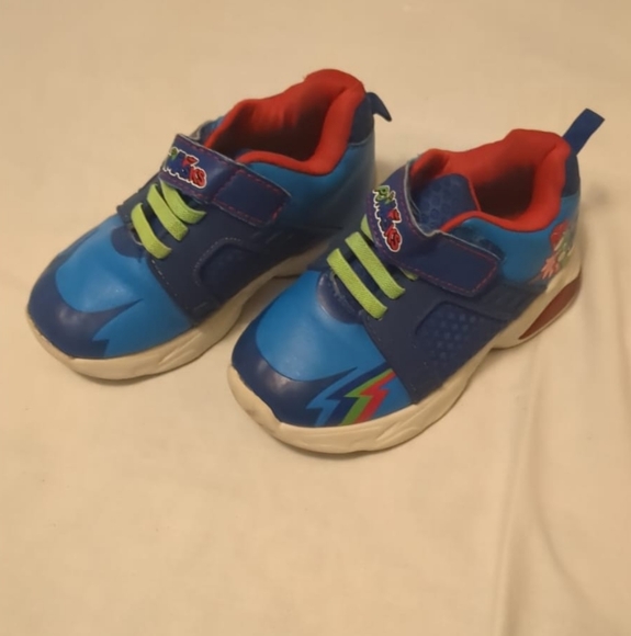 kids sneakers (8) - Picture 1 of 2